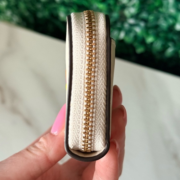 Coach Retail Compact Zippy Cardholder Wallet Chalk Color - Picture 4 of 7